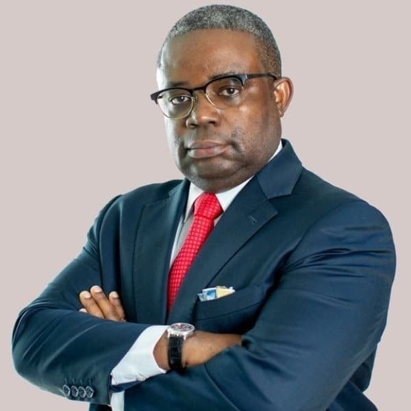 Dr. Armando Manuel